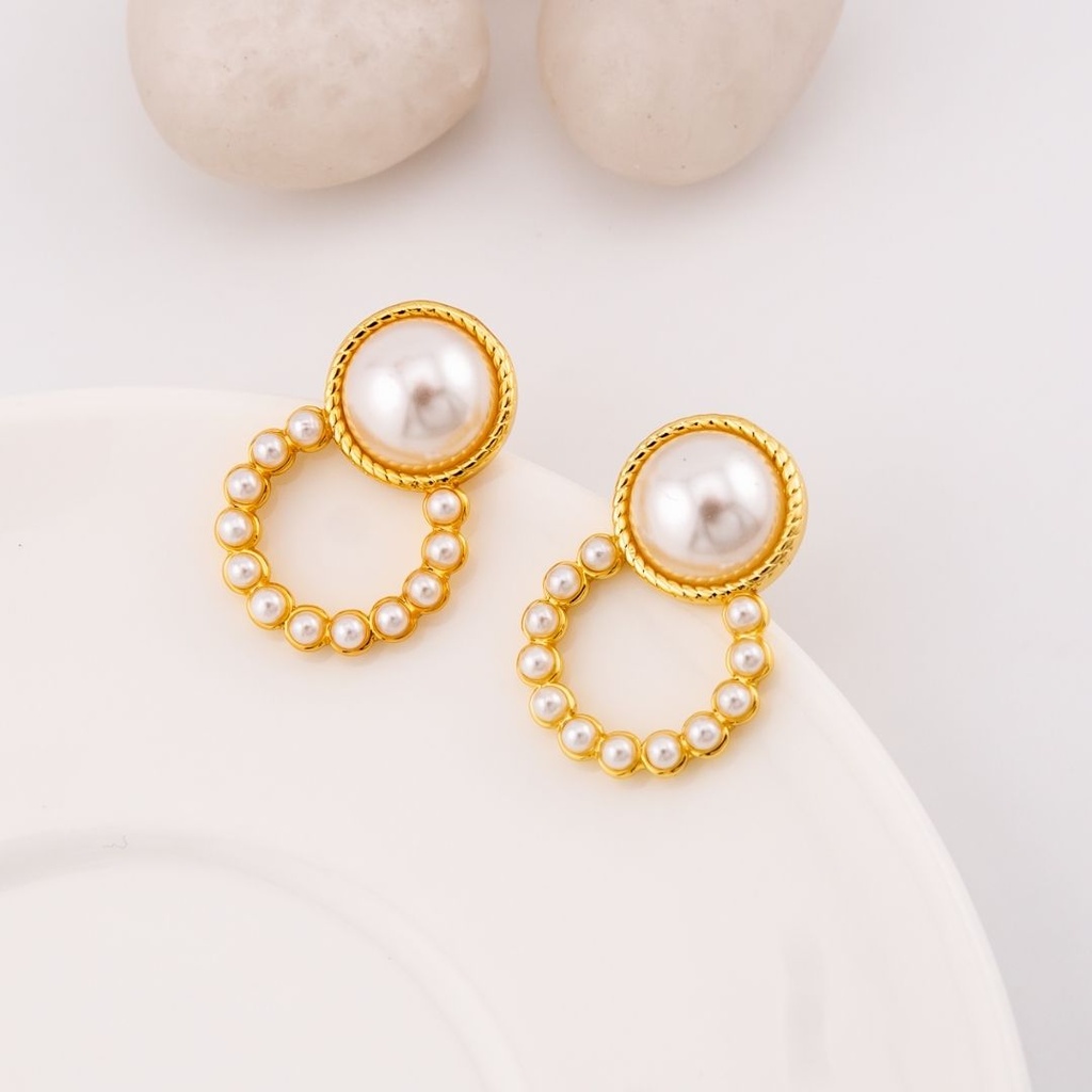 Aretes stud con perlas baño 18k pin de plata