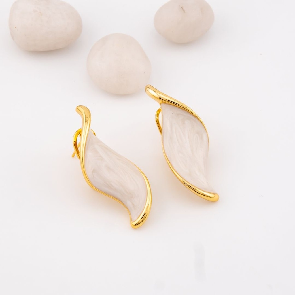 Aretes stud esmaltados patente omega baño 18k pin de plata