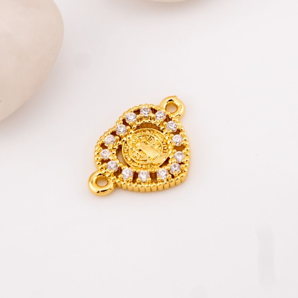 Enlace religioso en forma de corazon micropave baño 18k