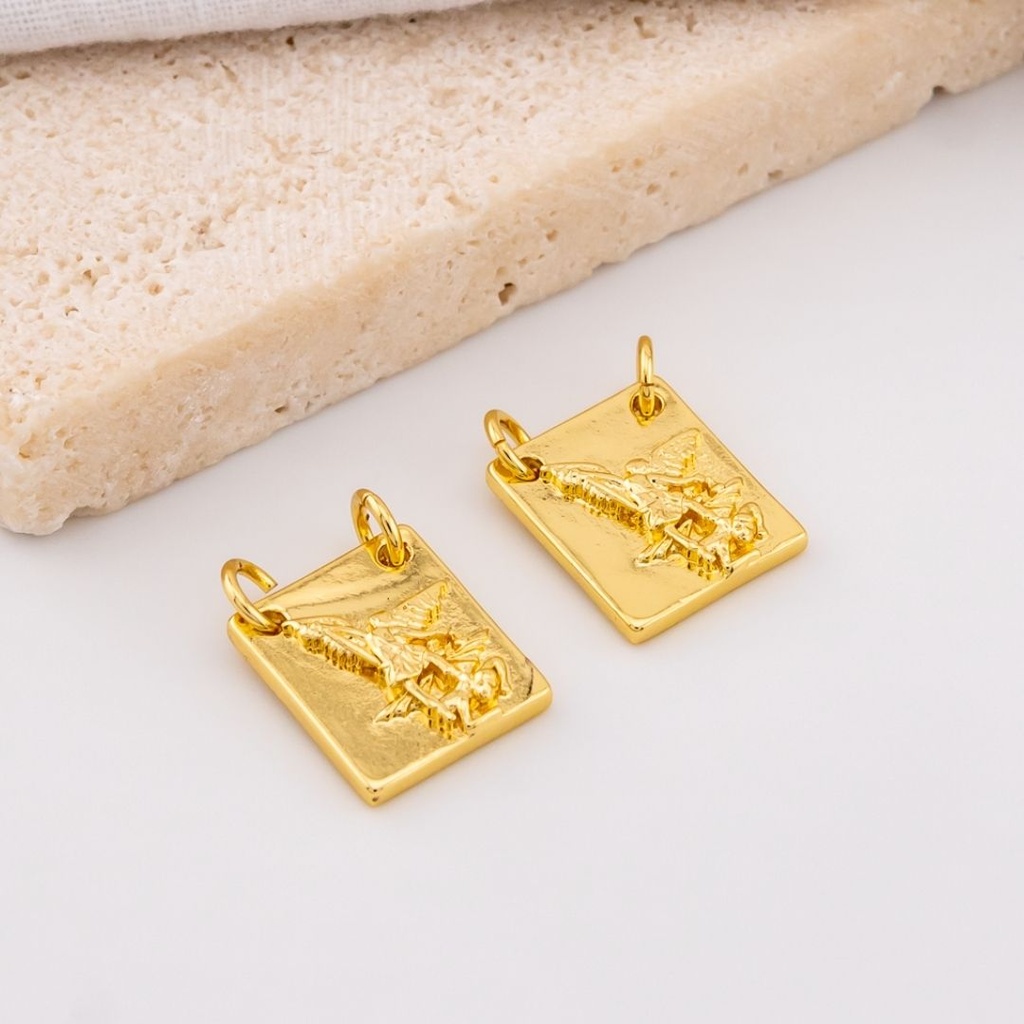 Dije medalla religiosa  baño 18k