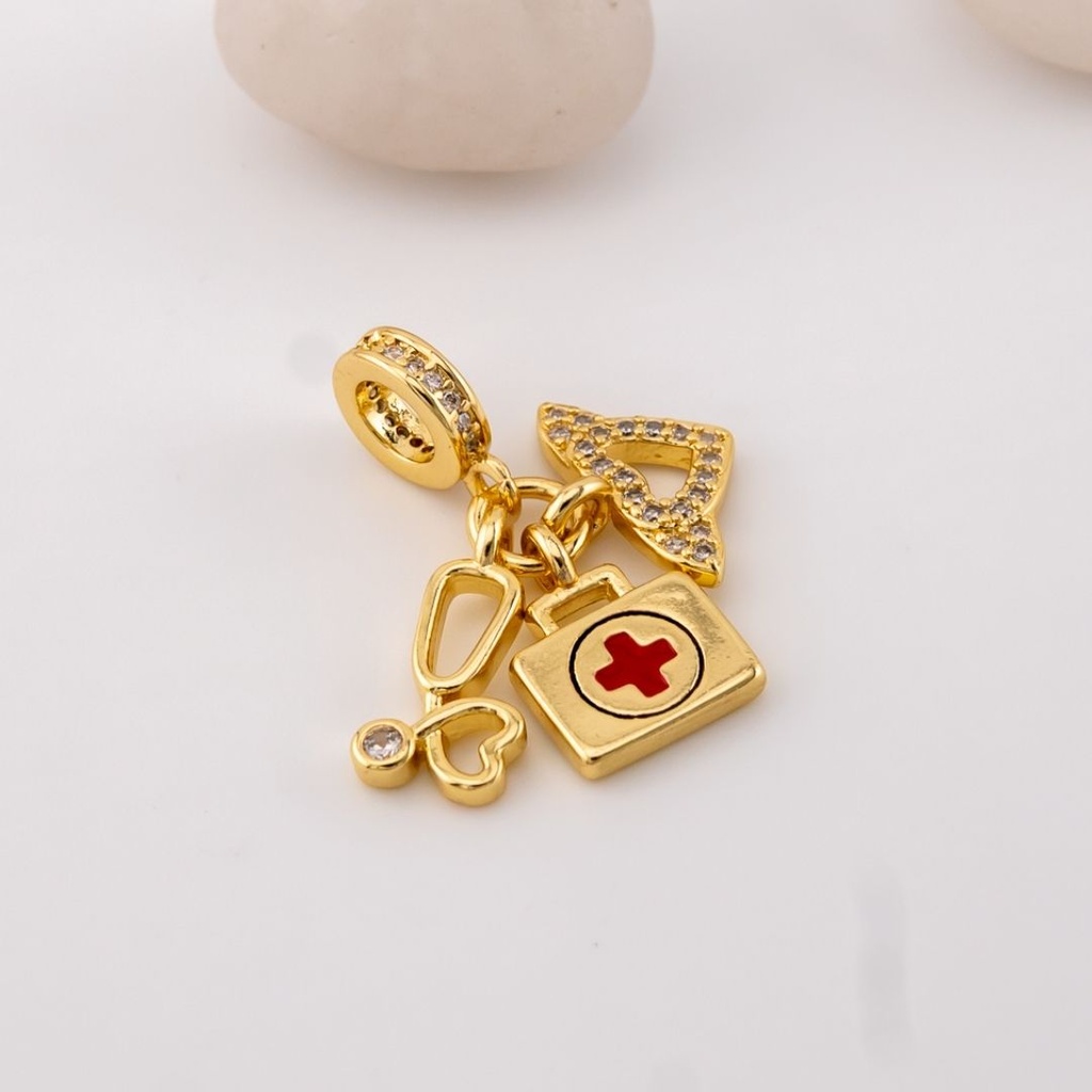 Dije medico estilo charm micropave baño 18k