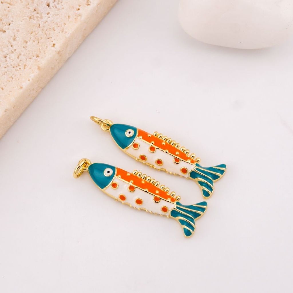 Dije en forma de pez esmaltado baño 18k