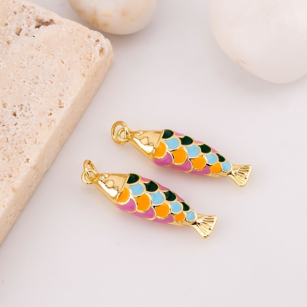 Dije en forma de pez esmaltado baño 18k