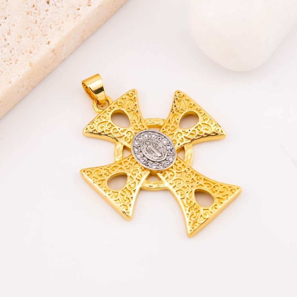Dije religioso en forma de cruz baño 18k