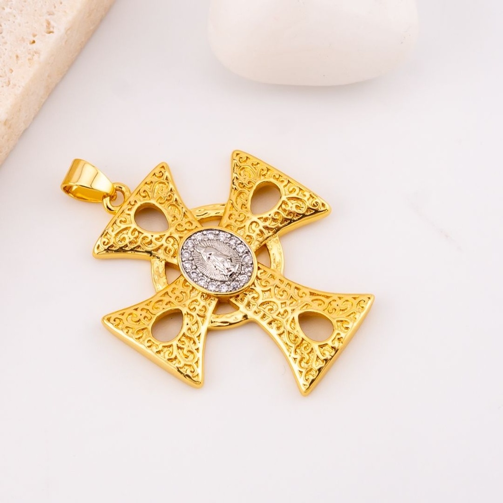 Dije religioso en forma de cruz baño 18k