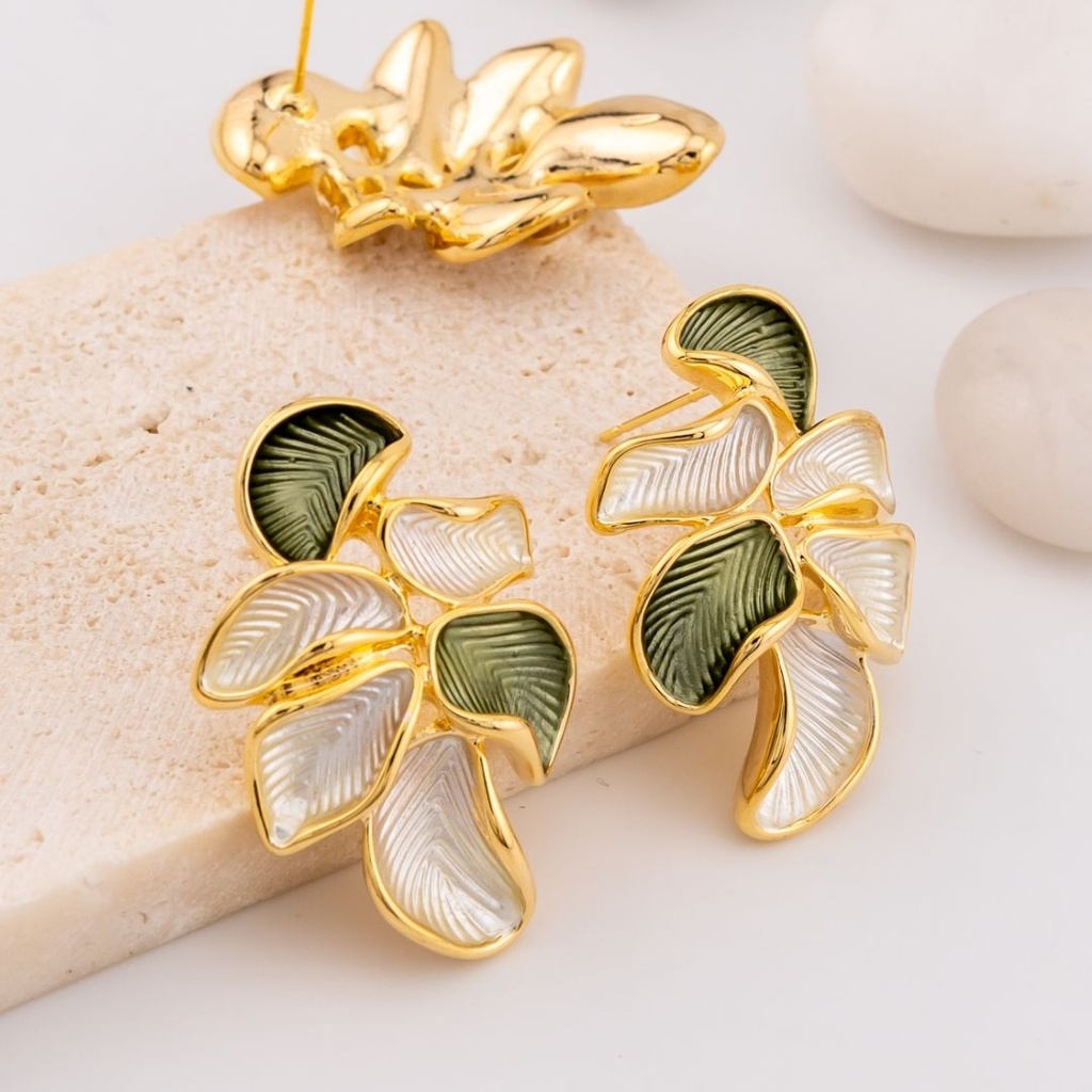 Aretes  hojas esmaltado baño 18k pin de plata