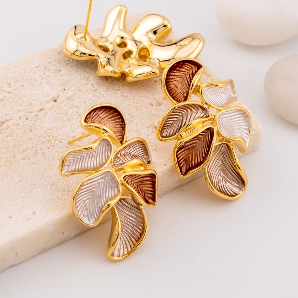Aretes  hojas esmaltado baño 18k pin de plata