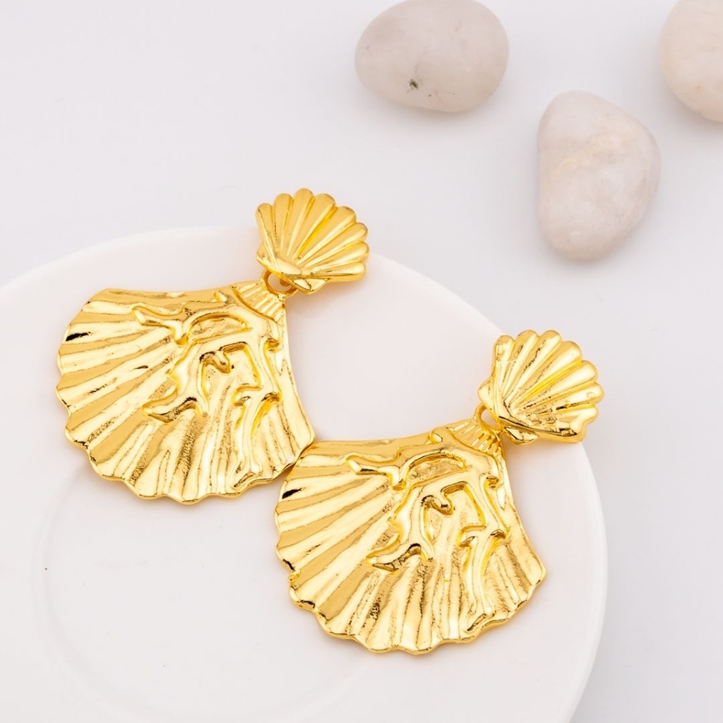 Aretes colgante concha de mar baño 18k