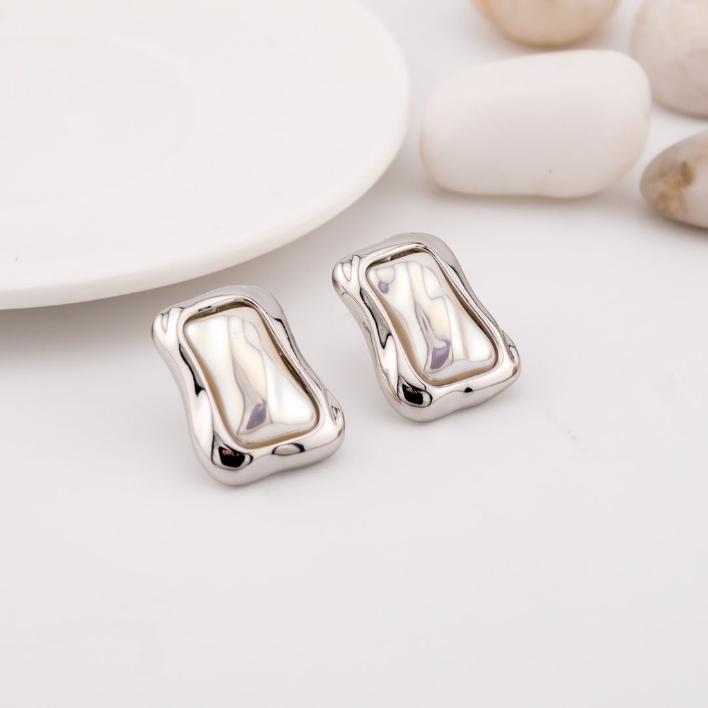 Aretes  stud con perla baño 18k pin de plata