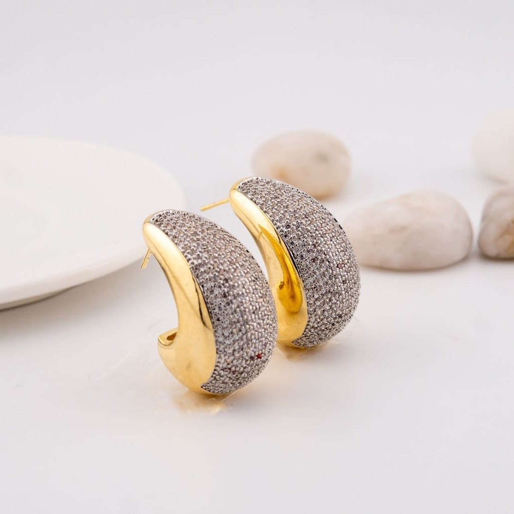 Aretes  Stud dos tonos con zirconia con baño 18k pin de plata