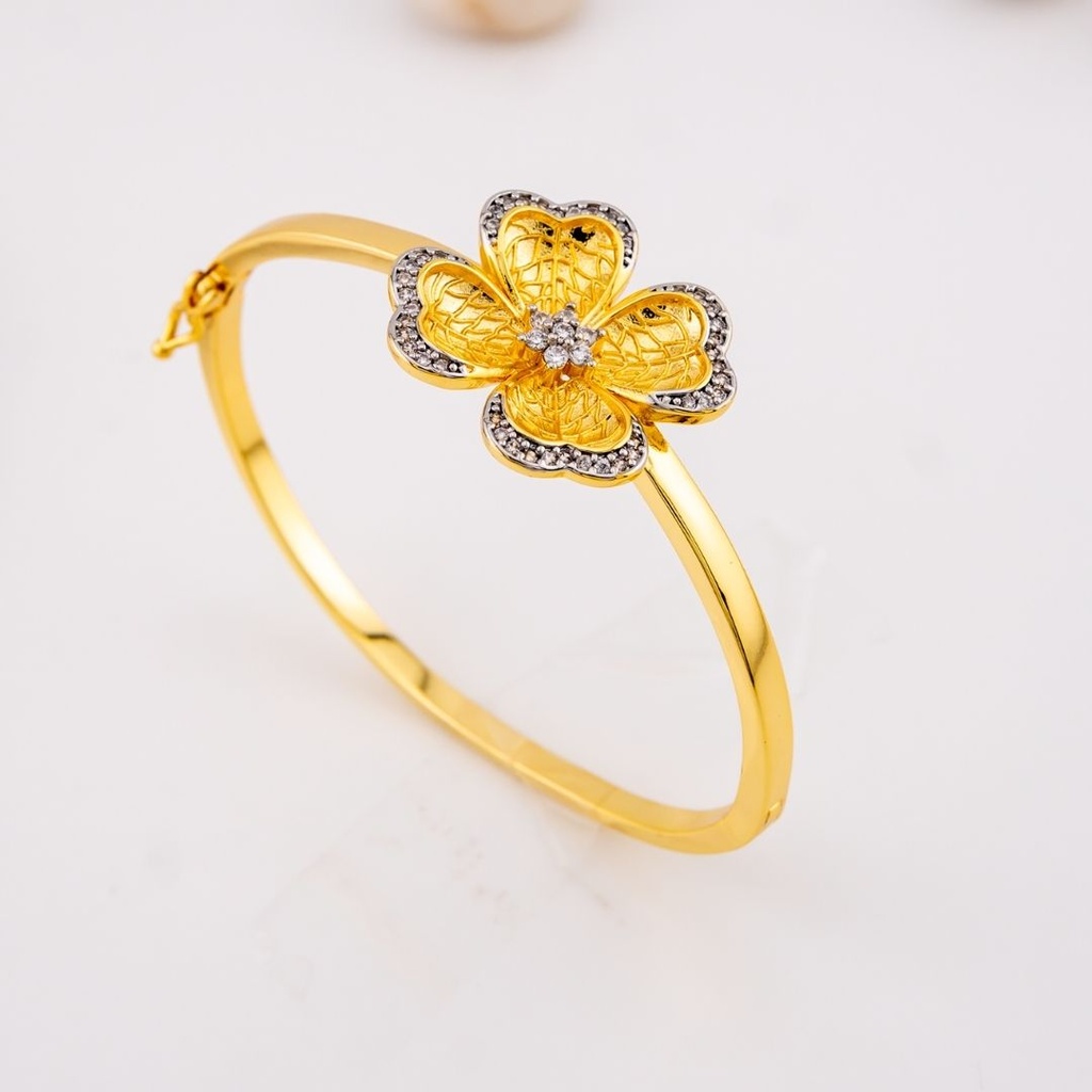 Brazalete en forma de flor con zirconias baño 18k