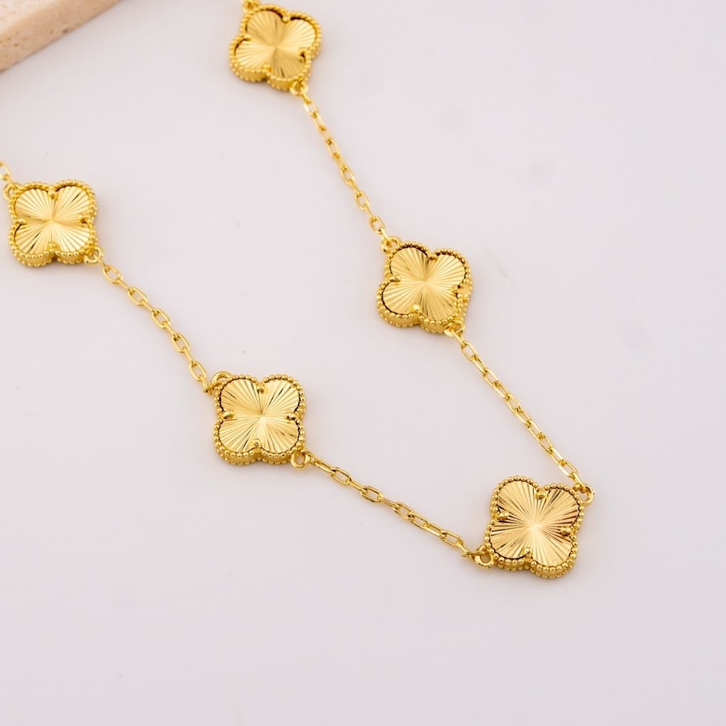 Collar con 8 separadores en forma de trebol baño 18k