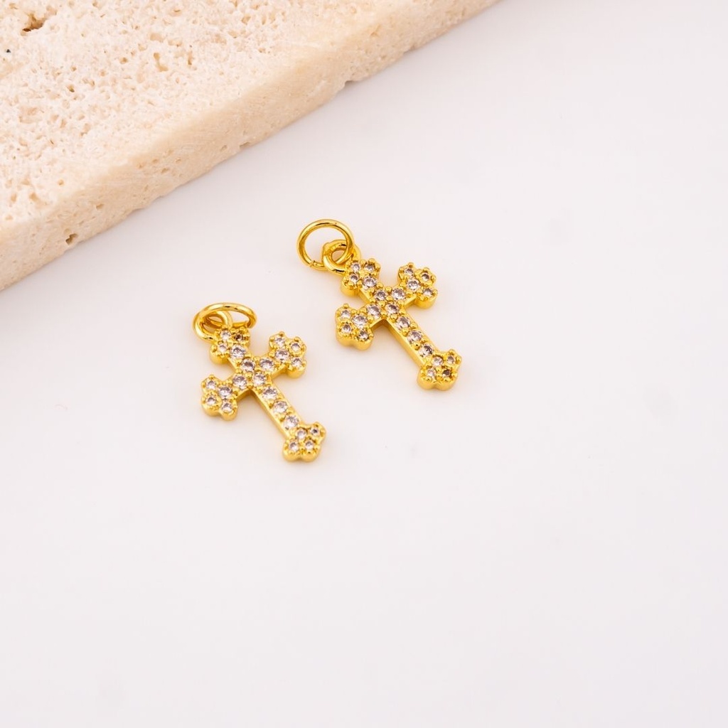 Dije cruz con micropave y baño 18k