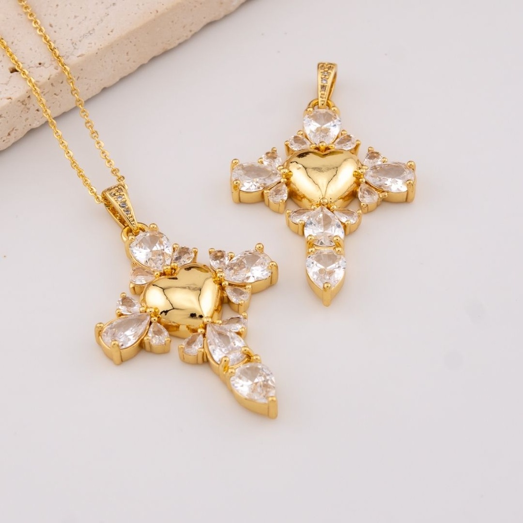 Dije de cruz con corazon zirconias y baño 18k