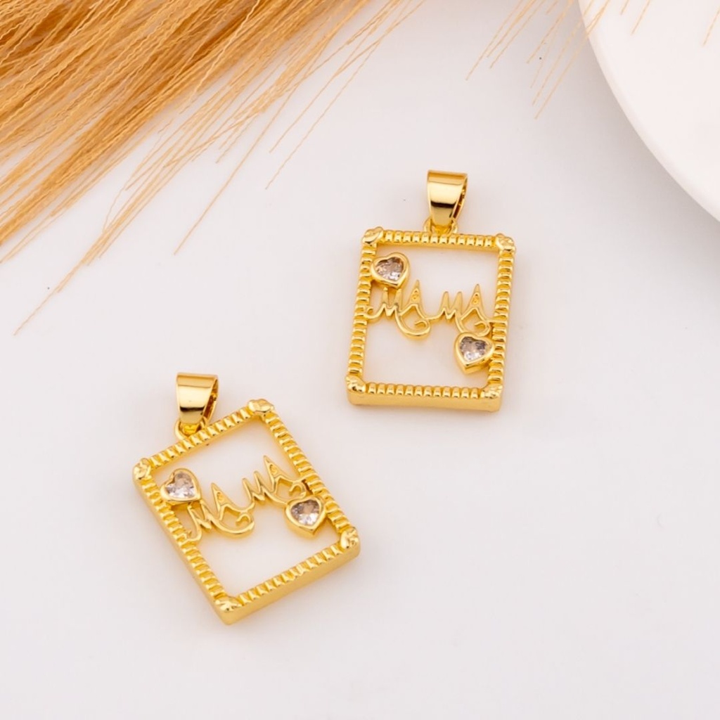 Dije de mama con concha nacar baño 18k