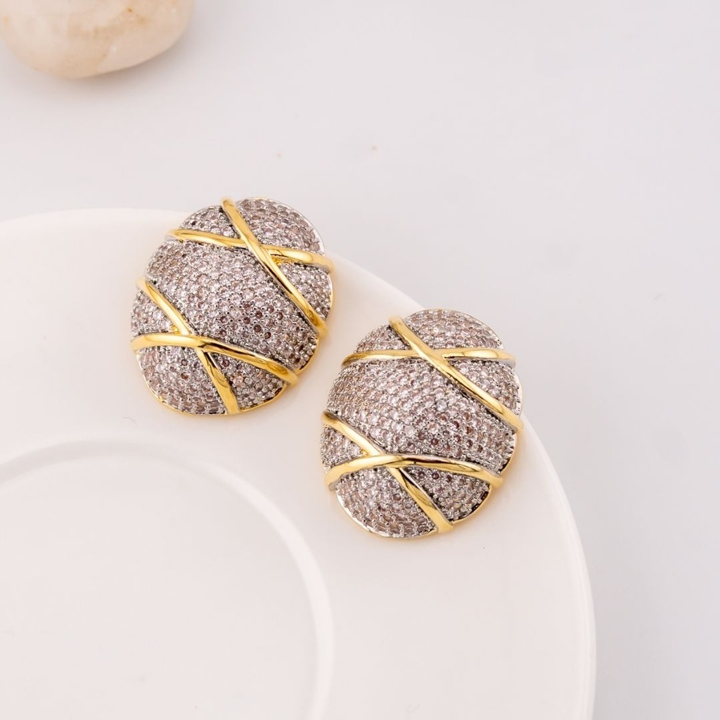 Aretes stud  dos tonos con zirconia baño 18k