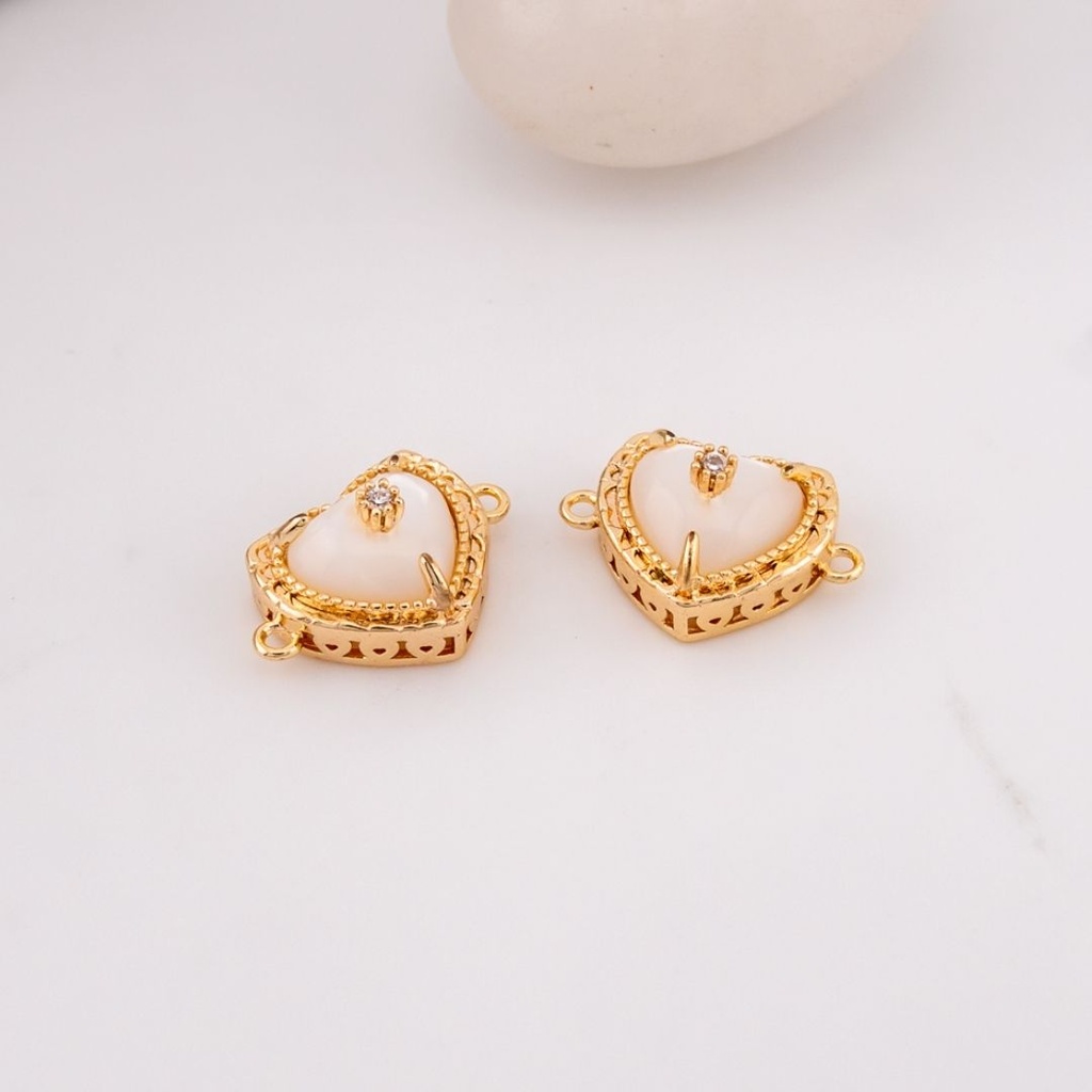 Enlace corazon con opalo micropave y baño 18k