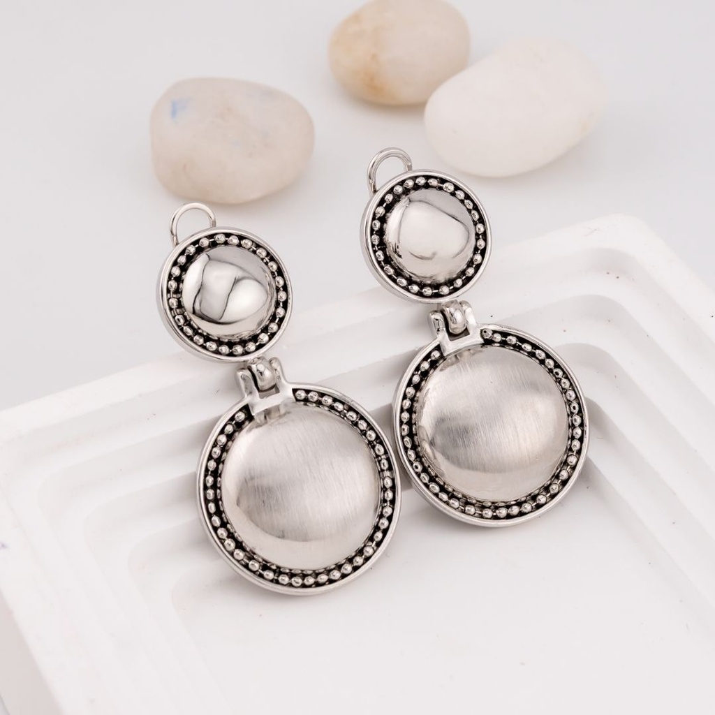 Aretes colgantes con perlas y base omega baño 18k