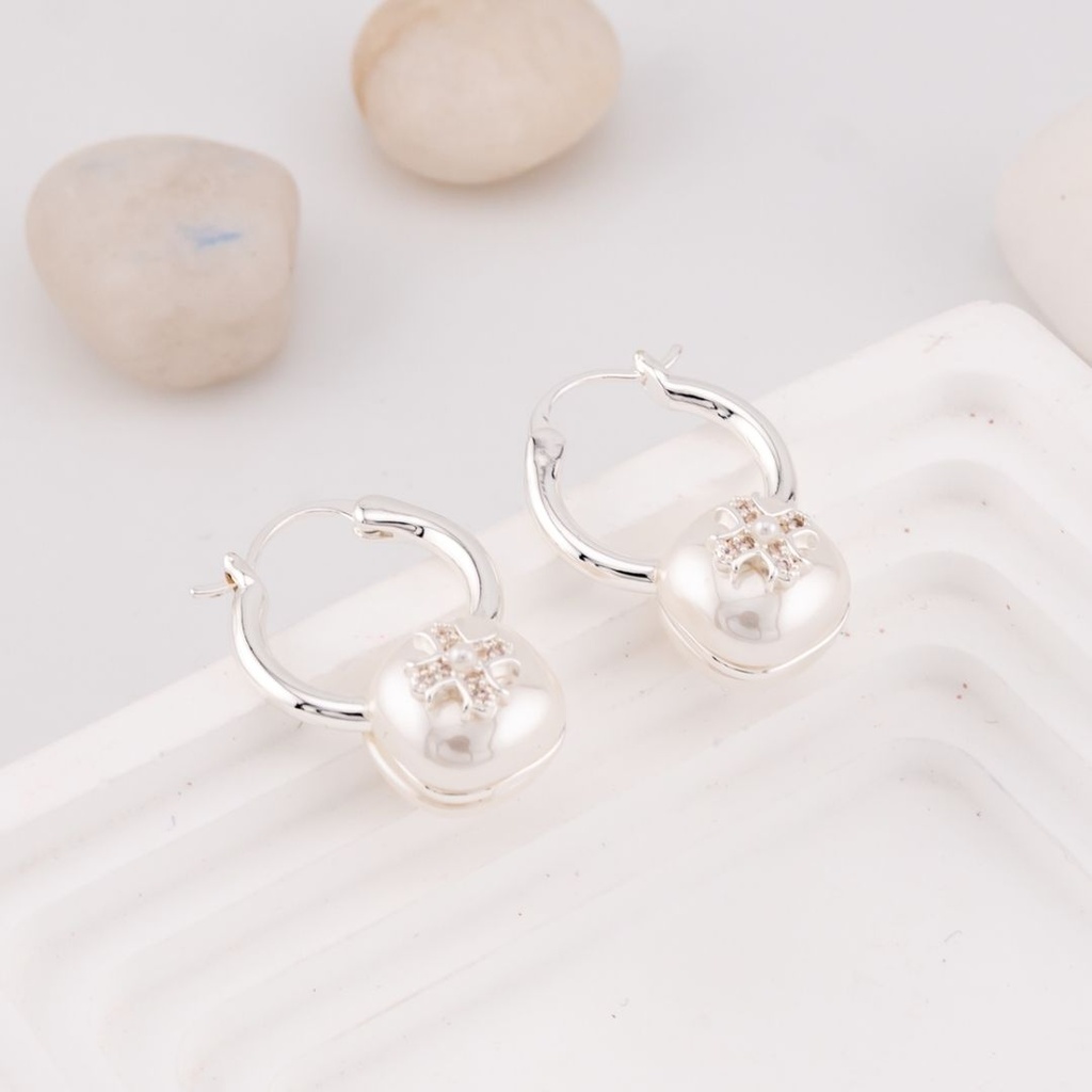 Aretes hoops con zirconia y perlas baño 18k 