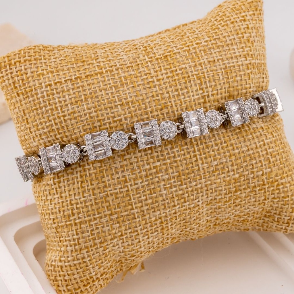 Pulsera  calidad premiun con zirconias baño 18k