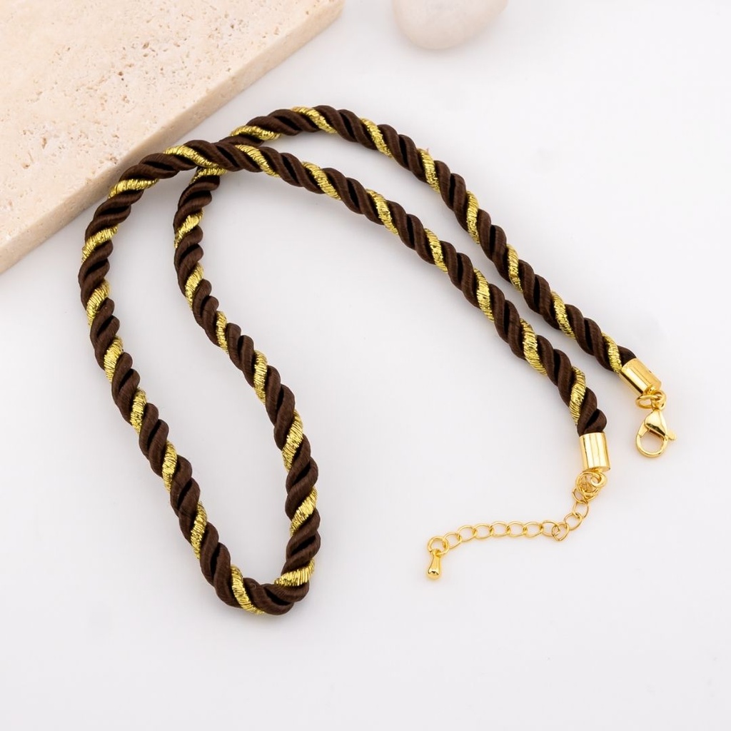 Collar de hilo trenzazo con hilo metalizado baño 18k