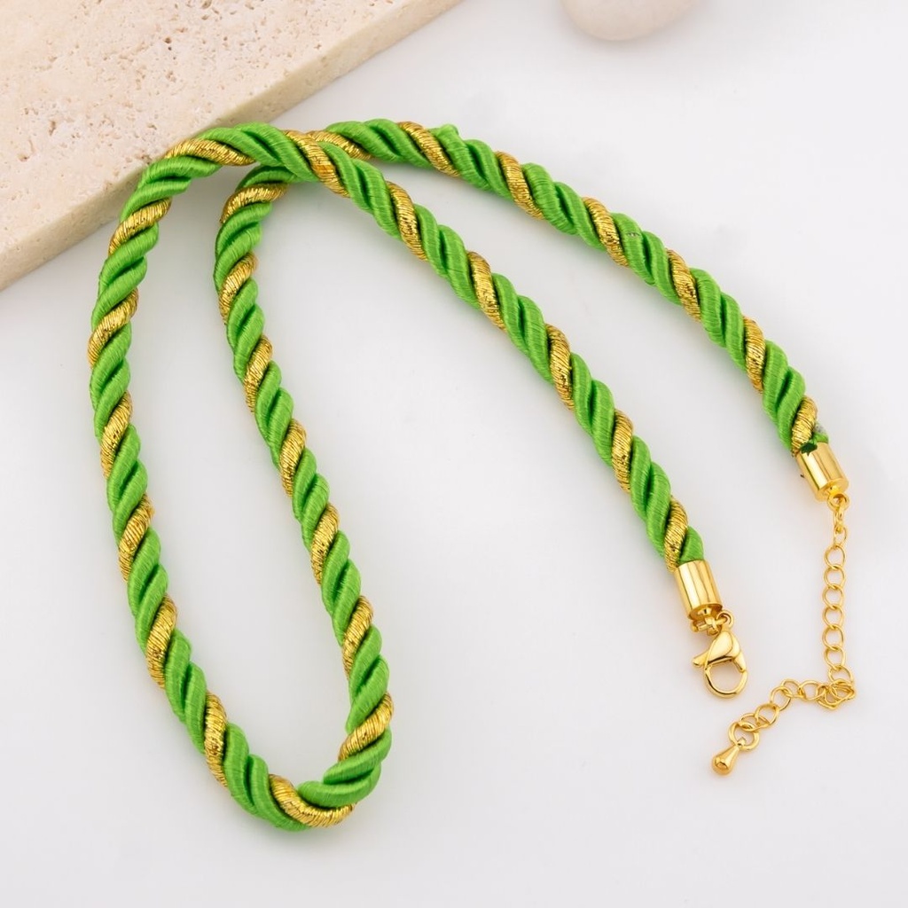 Collar de hilo trenzazo con hilo metalizado baño 18k