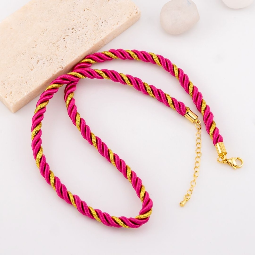 Collar de hilo trenzazo con hilo metalizado baño 18k