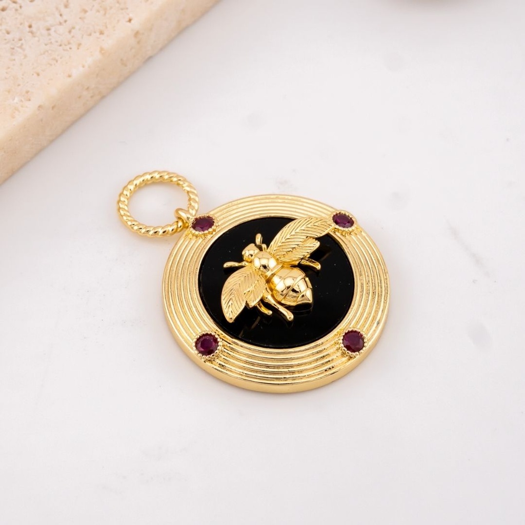  Dije insecto esmaltado y baño 18k