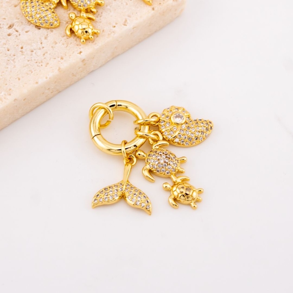  Conjunto de 3 dijes marinos con argolla en micropave ybaño 18k