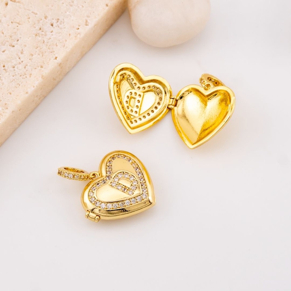  Dije escapulario letra D corazón micropave y baño 18k