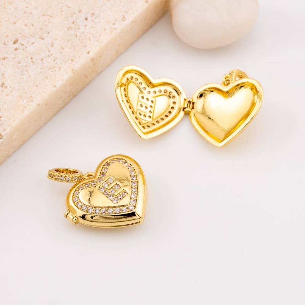  Dije escapulario letra E corazón micropave y baño 18k