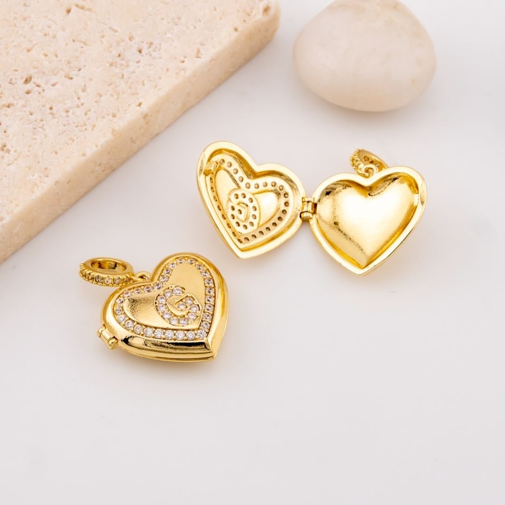  Dije escapulario letra G corazón micropave y baño 18k