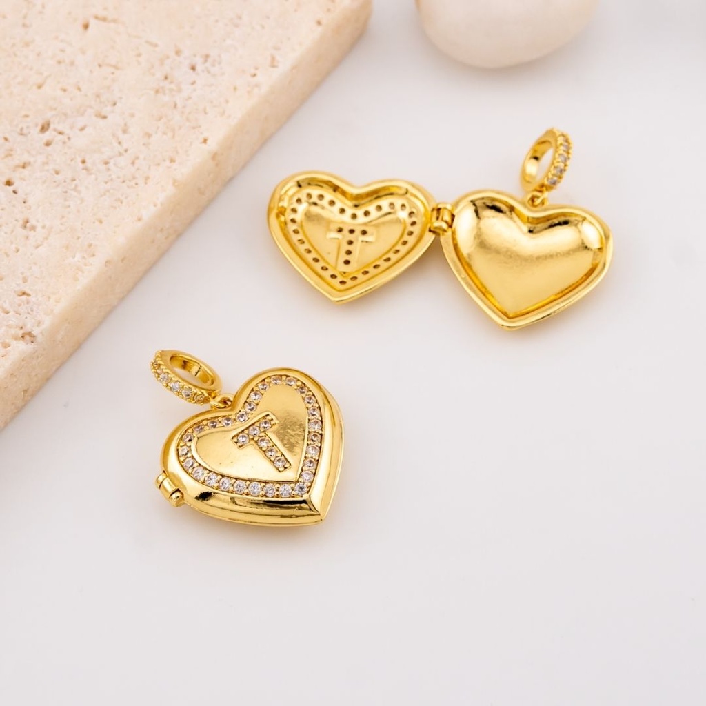  Dije escapulario letra T corazón micropave y baño 18k