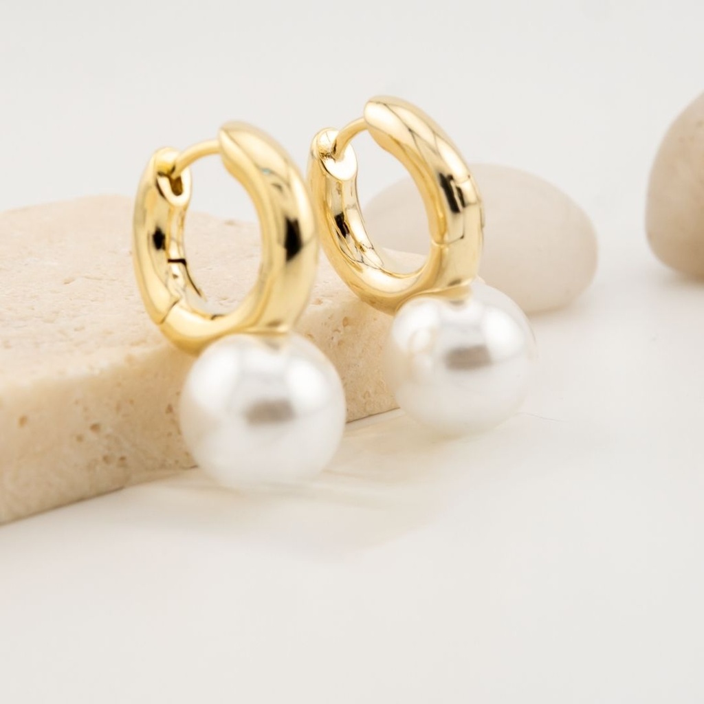 Aretes hoop con perlas baño 18k