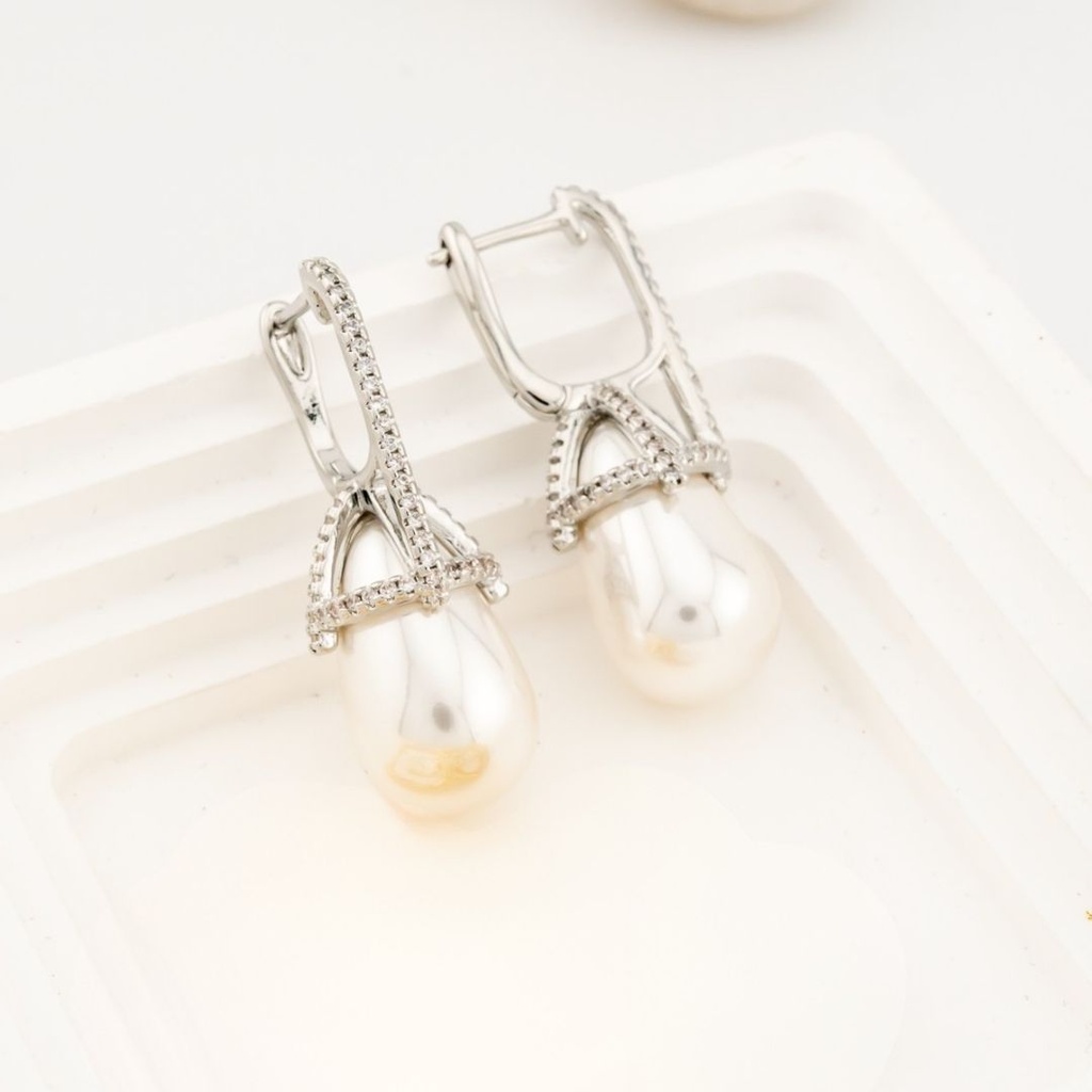 Aretes hoops con zirconias y perla shell baño 18k