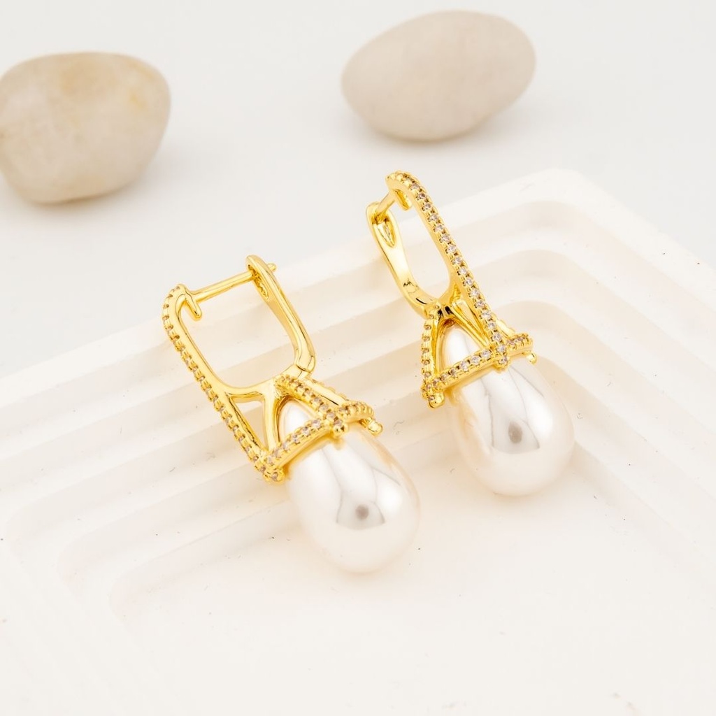 Aretes hoops con zirconias y perla shell baño 18k