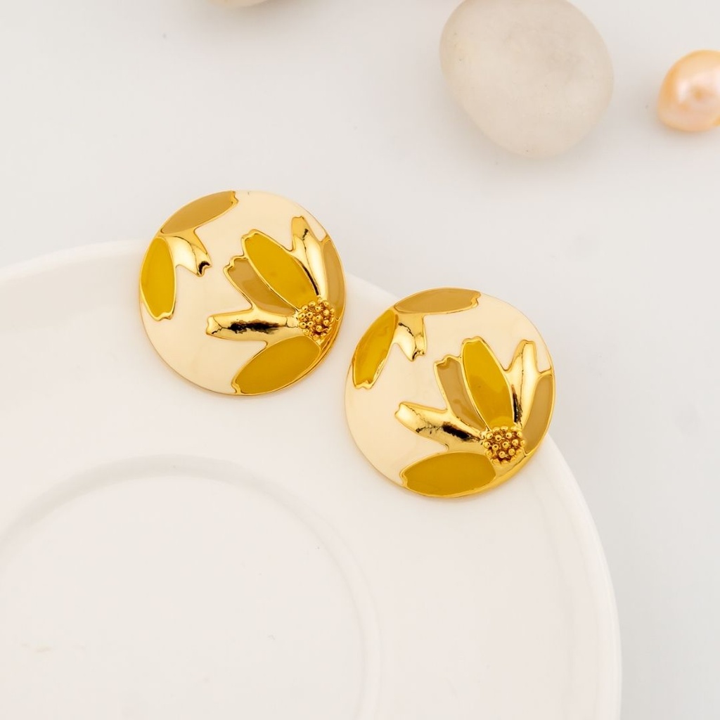 Aretes decorados con flores esmaltado baño 18k