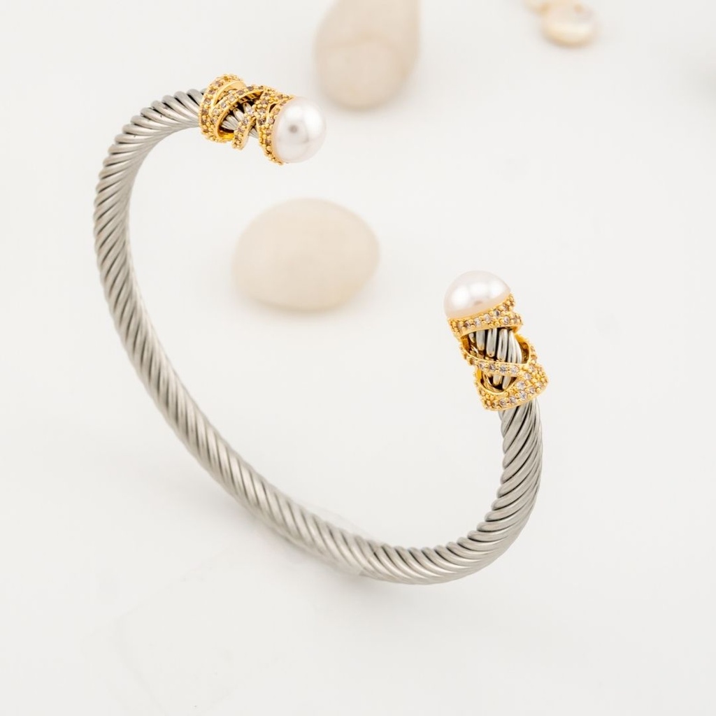 Brazalete con zirconias doble tono  baño 18k