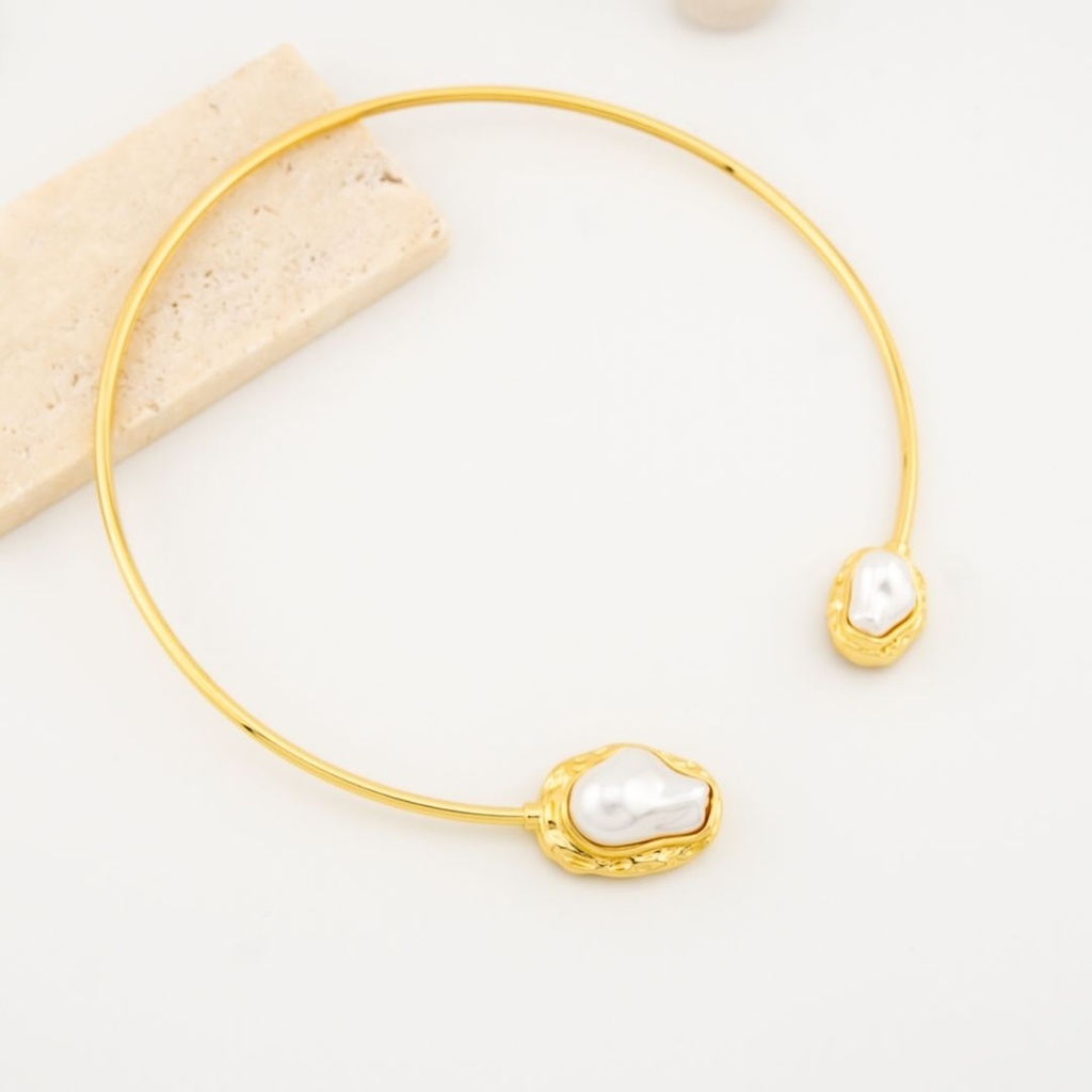 collar chocker con perla barroca baño 18k