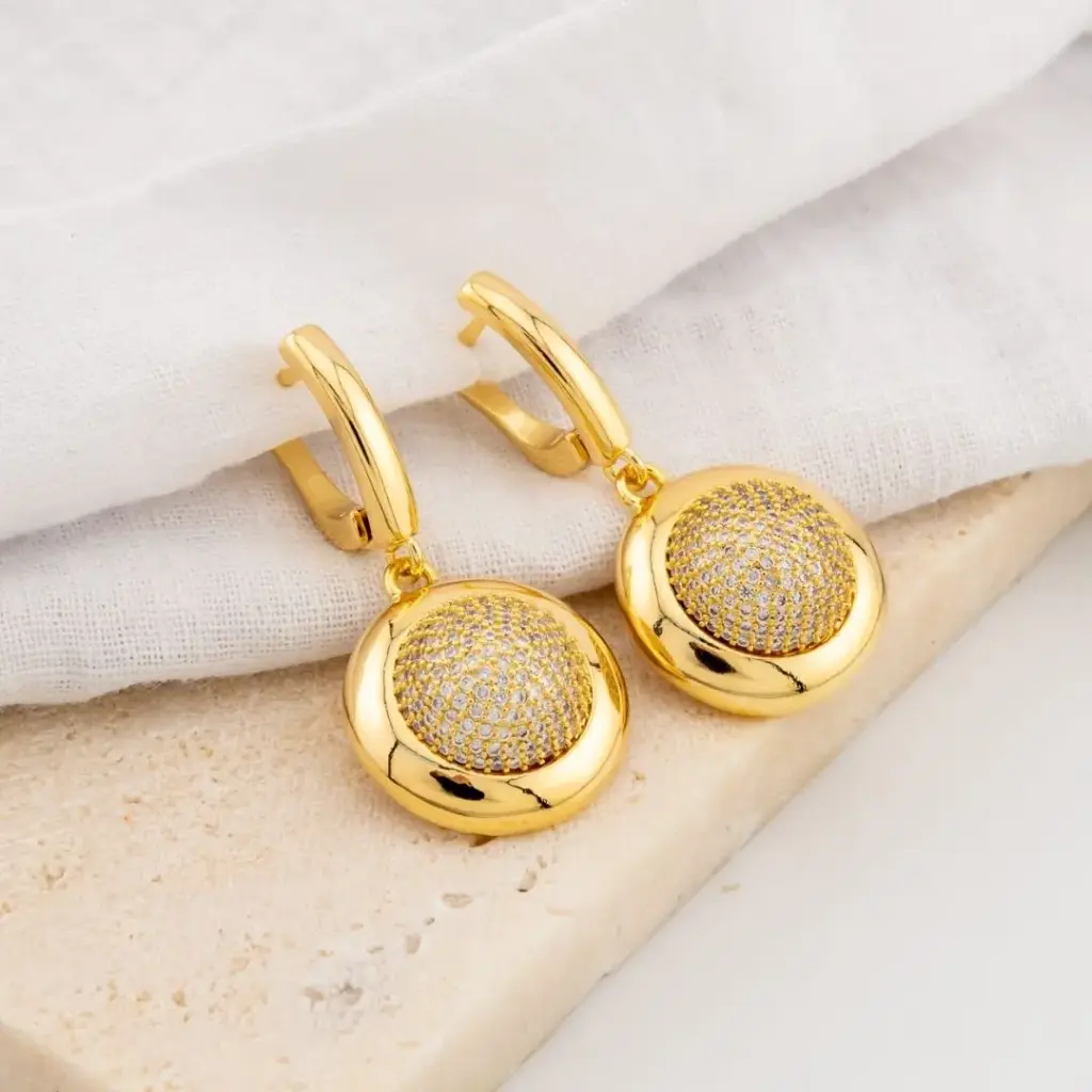 Aretes colgantes con zirconias baño 18k