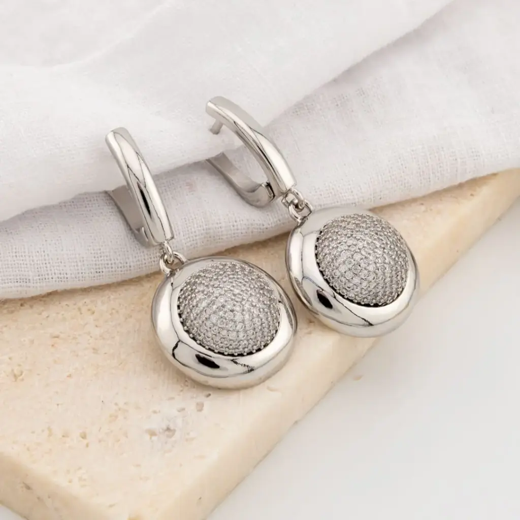 Aretes colgantes con zirconias baño 18k plateado