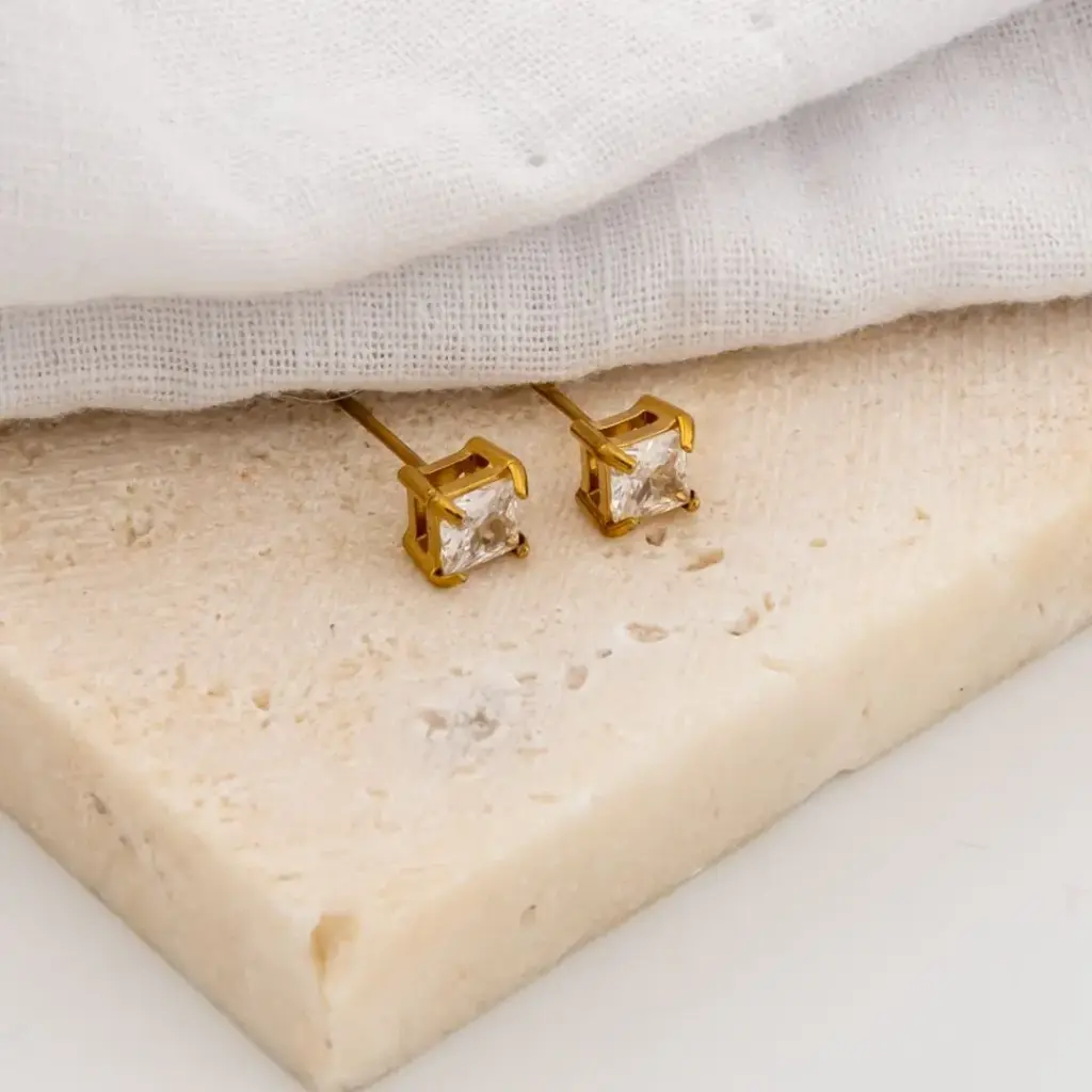 Aretes piercing con zirconia cuadrado  acero inoxidable