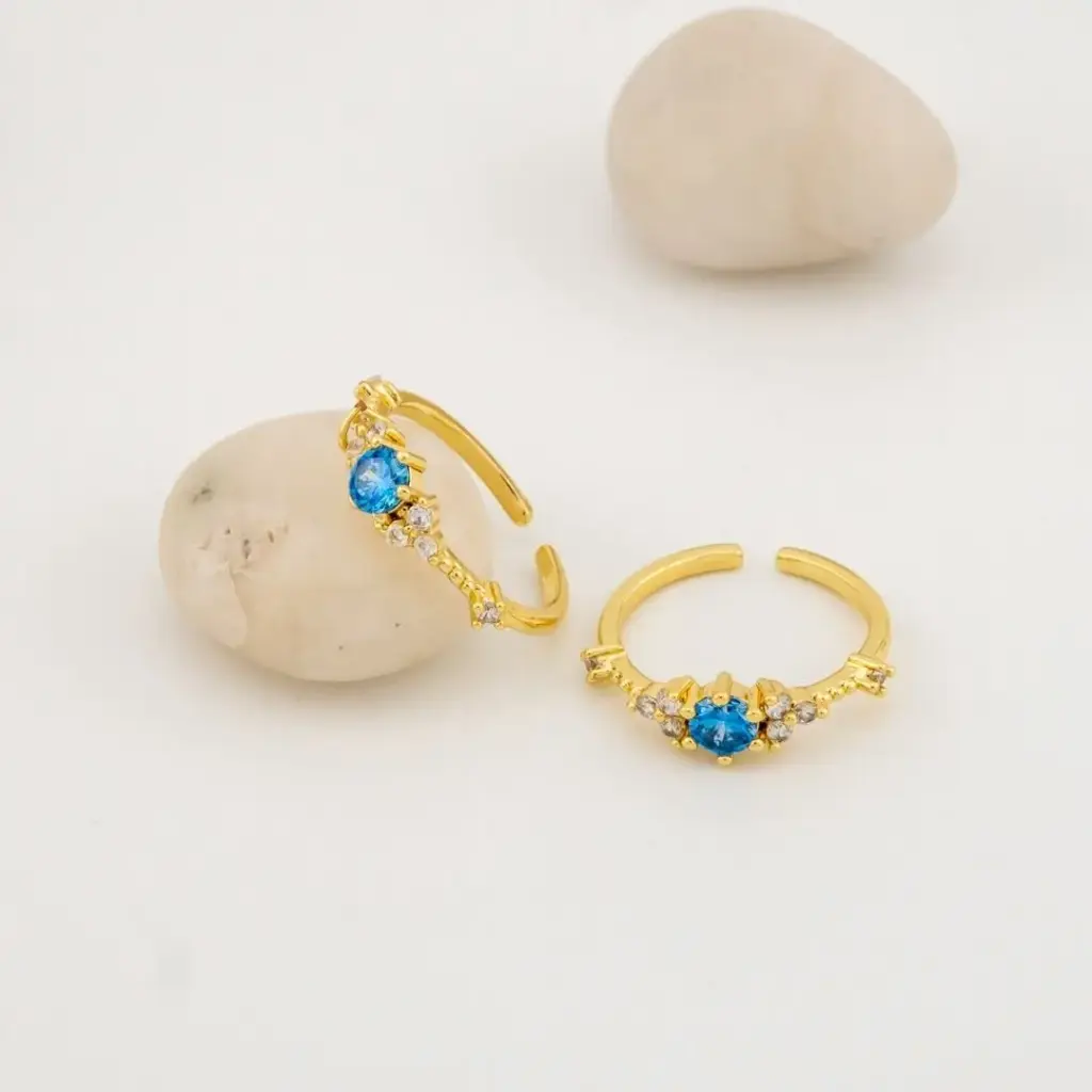 Anillo fino ajustable con zirconias  baño 18k