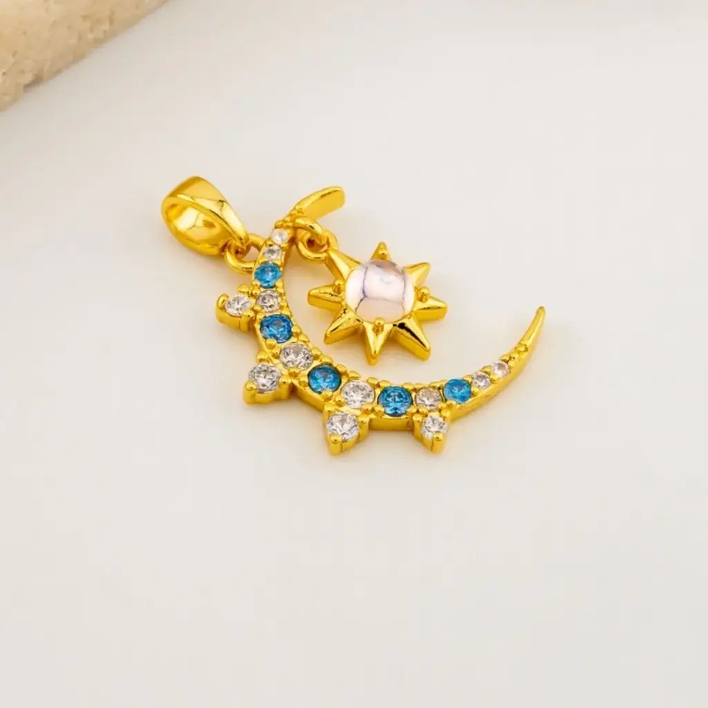 Dije luna estrella con micropave y baño 18k