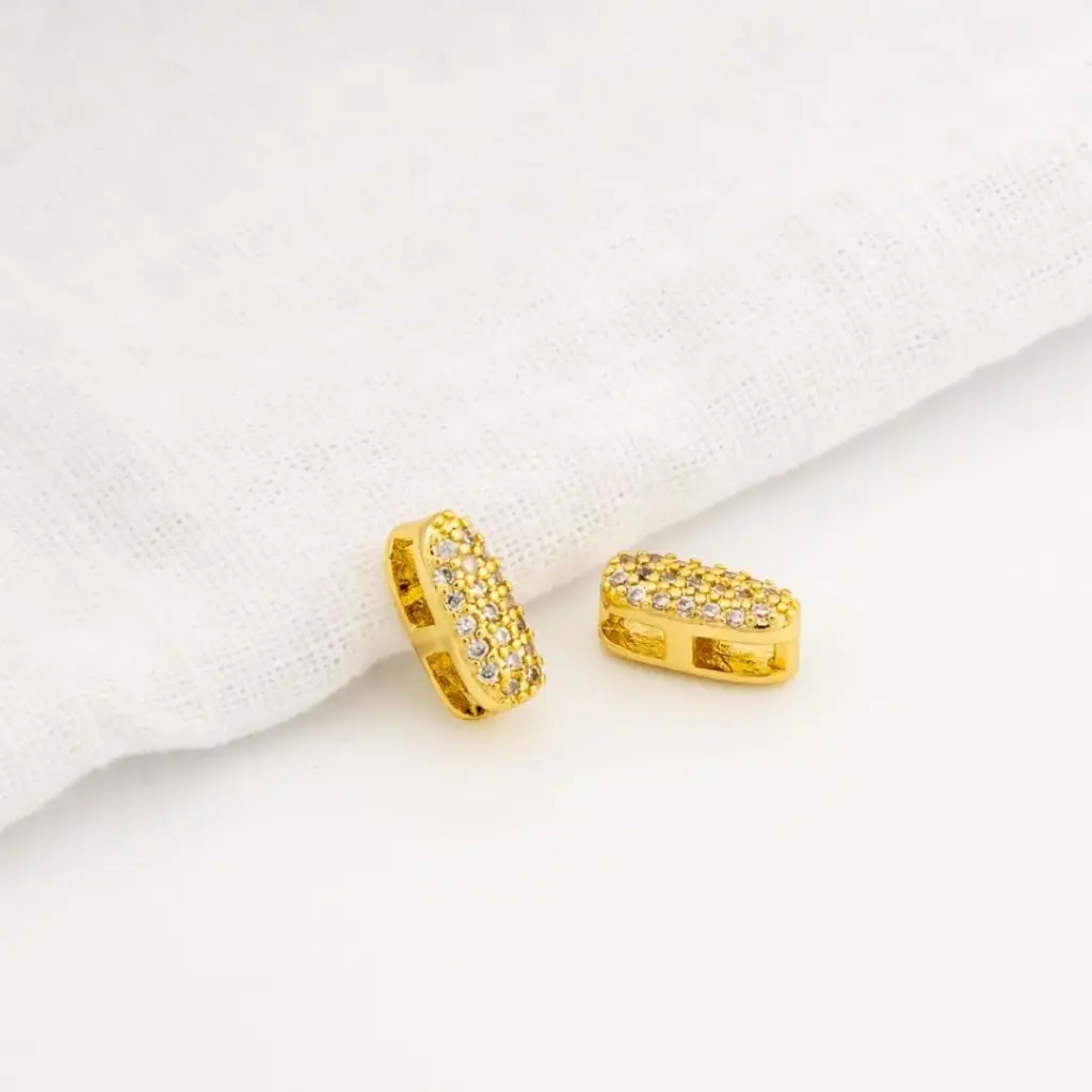 Dije en micropave con baño 18k letra I