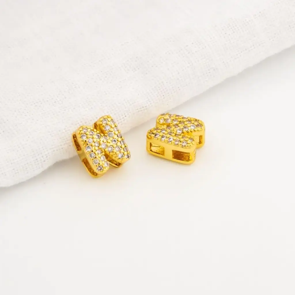Dije en micropave con baño 18k letra N