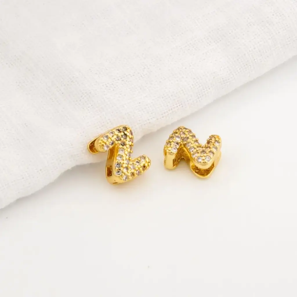 Dije en micropave con baño 18k letra Z