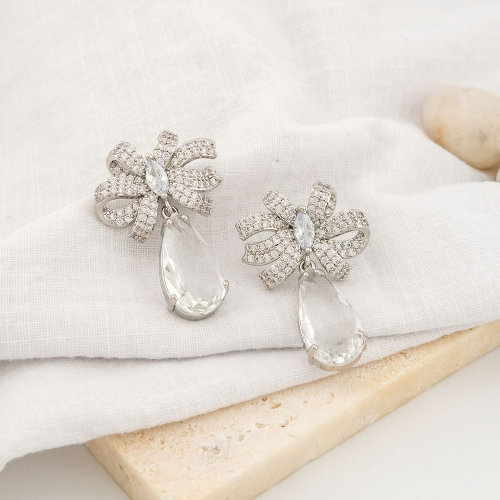 Aretes colgantes chongo zirconias y baño 18k