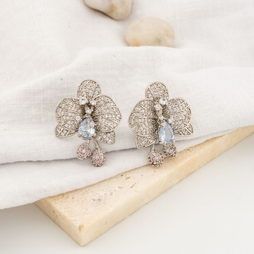 Aretes stud flor con zirconias baño 18k