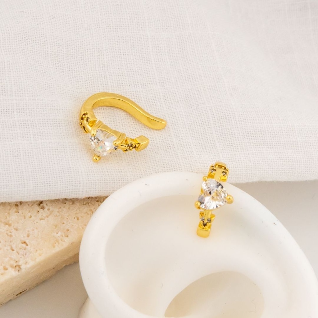 Aretes earcuff mariposa con zirconia baño 18k